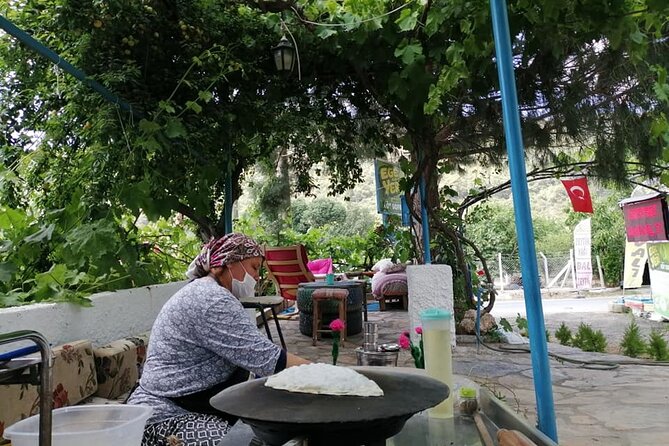 Kusadasi Selcuk Ephesus Gourmet and Street Food Tour - Baklava Finish, Countryside Drinks, and the Caravanserai Stop