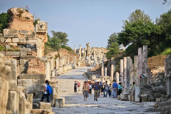 Shore Excursion 1 or 2 Day Private Tour from Kusadasi Port for Ephesus-Pergamon - Temple of Hadrian and the quick-hit Roman monuments