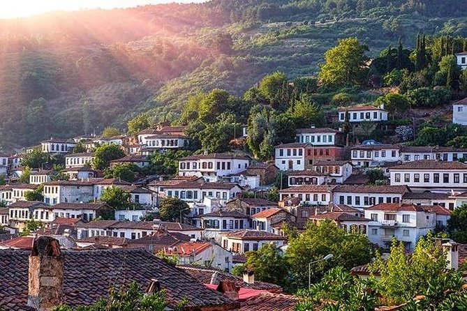Sirince Village & Selcuk Bazaar Tour From Kusadasi - From Kuşadası to the hills: what “pickup + A/C” really buys you